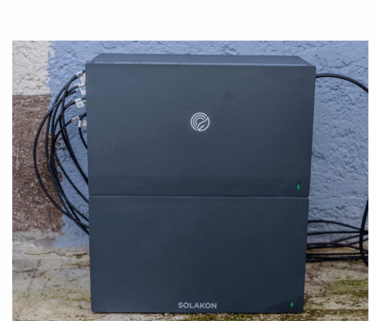SOLAKON One im Test: Mein Weg zu einem wirklich lokalen Balkonkraftwerk-Speicher